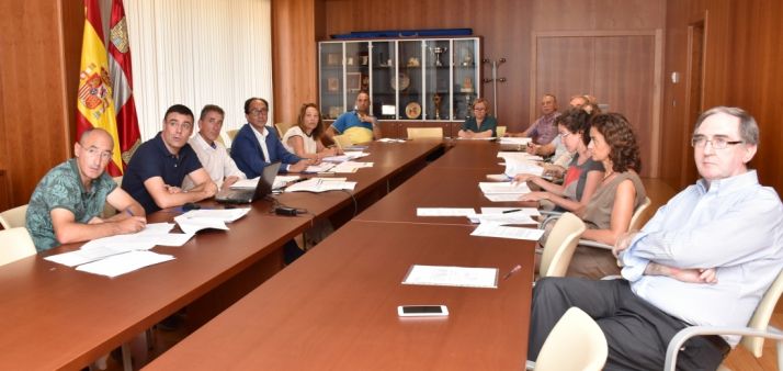 Reunión de la comisión de Montes. /Junta.