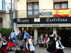 Foto 45 - El XXII festival de m&uacute;sica y danza tradicional llena la Plaza Mayor