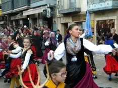 Foto 43 - El XXII festival de m&uacute;sica y danza tradicional llena la Plaza Mayor