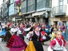 Foto 42 - El XXII festival de m&uacute;sica y danza tradicional llena la Plaza Mayor