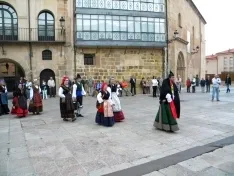 Foto 37 - El XXII festival de m&uacute;sica y danza tradicional llena la Plaza Mayor