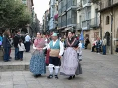 Foto 33 - El XXII festival de m&uacute;sica y danza tradicional llena la Plaza Mayor