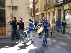 Foto 5 - El Casco Viejo inicia sus fiestas con un desfile de cabezudos