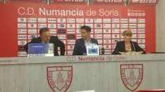 Foto 3 - La Caja sortear&aacute; 100 carnets del C.D. Numancia entre sus socios m&aacute;s j&oacute;venes