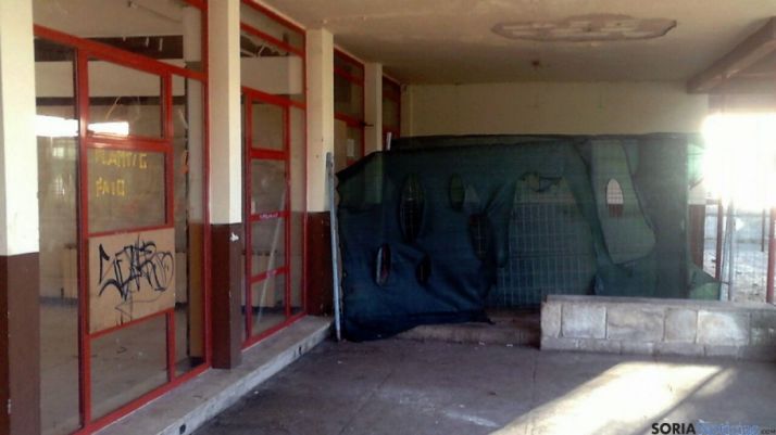 El antiguo restaurante se encuentra cerrado y en desuso.