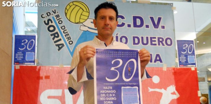 Ángel Romera, vicepresidente, presentando la nueva temprada./SN