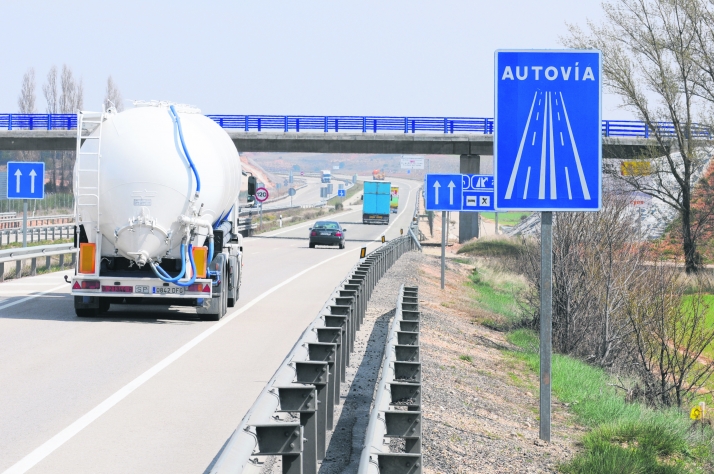 Desvíos de tráfico por obras de reparación del firme en Autovía a Madrid 