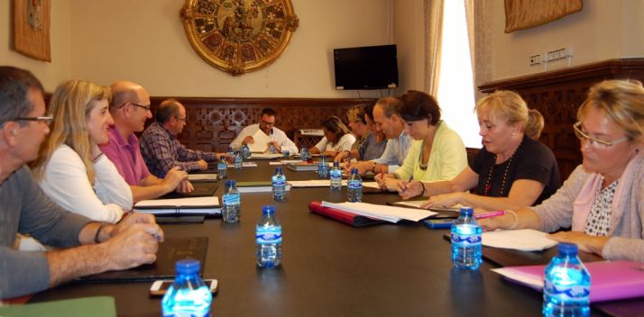 Rúbrica del convenio este martes.