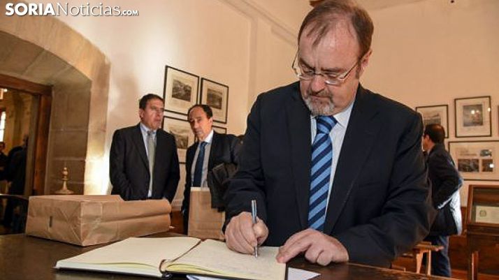 El consejero de Educación en una visita al IES Machado./SN