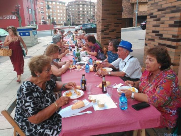 Paella popular este sábado en Los Pajaritos.