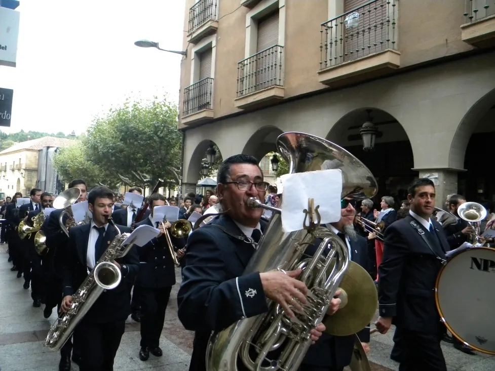 Foto 9 - Los gigantes y cabezudos llenan de color las calles de Soria
