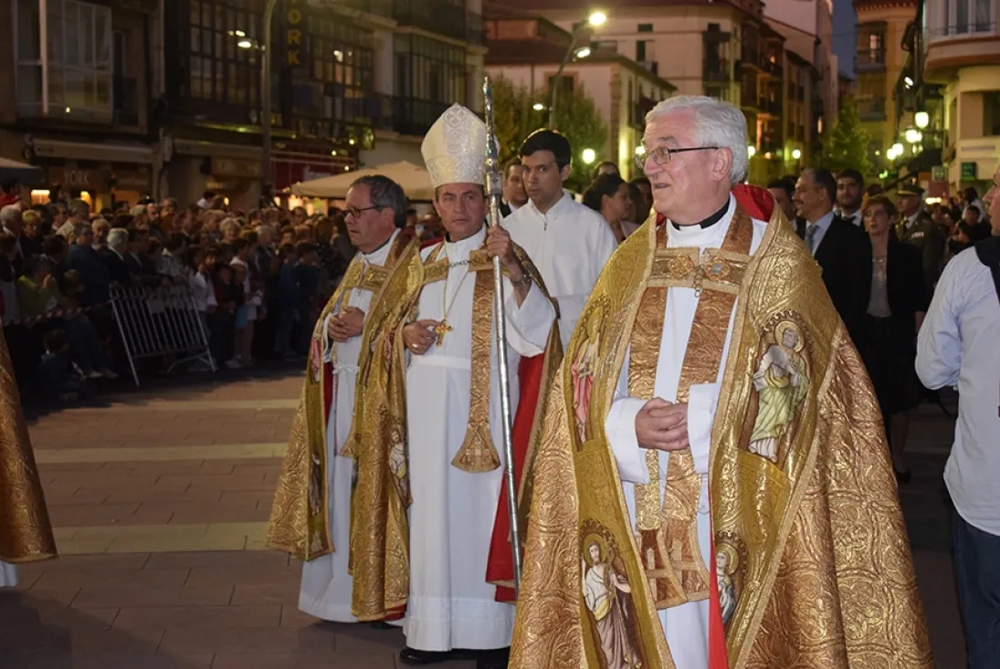 Procesión de San Saturio y traca en honor al Patrón.