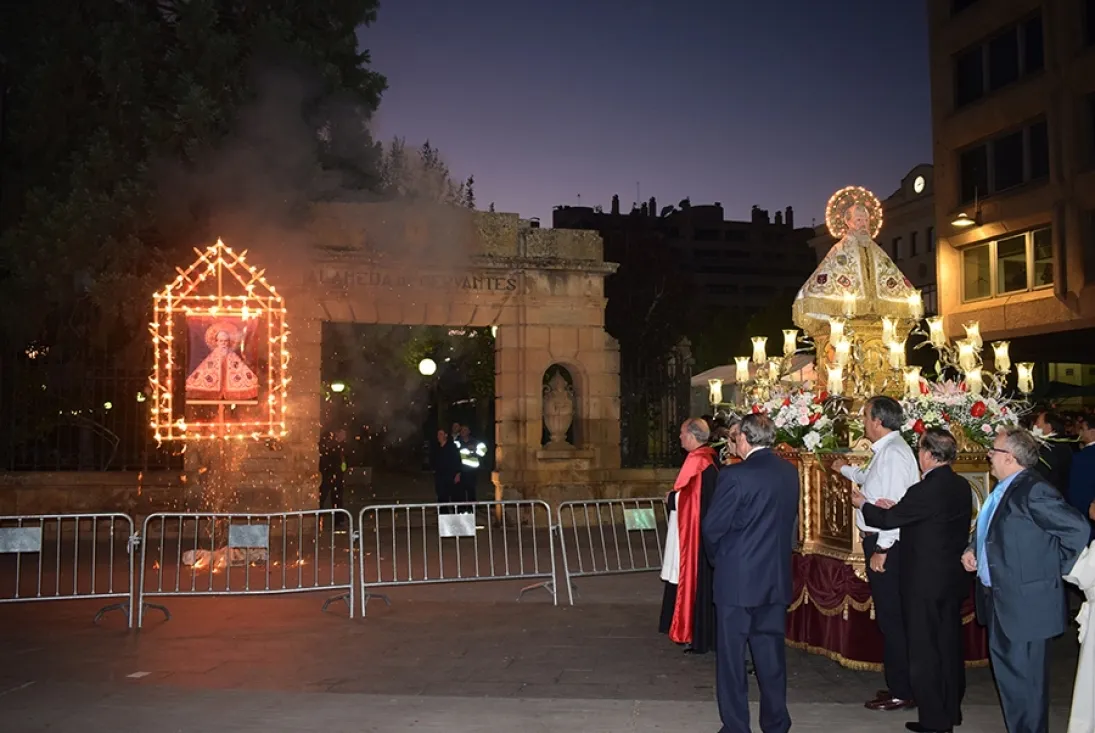 Procesión de San Saturio y traca en honor al Patrón.