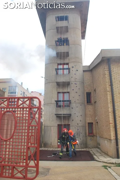Simulacro de rescate en el parque de bomberos este viernes./SN