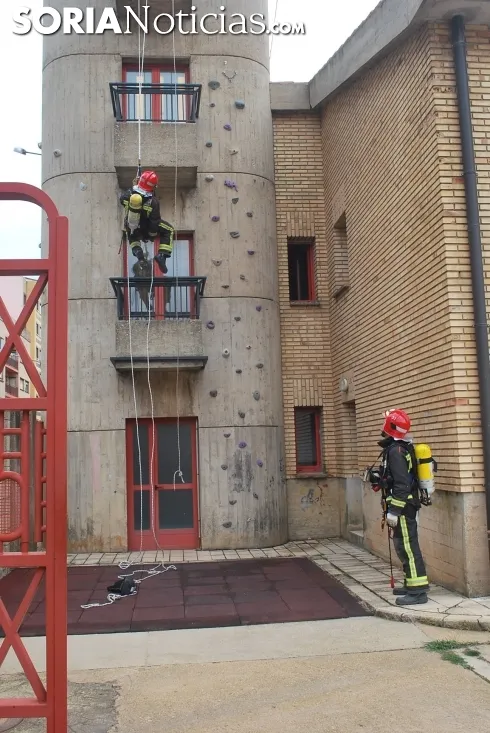 Simulacro de rescate en el parque de bomberos este viernes./SN
