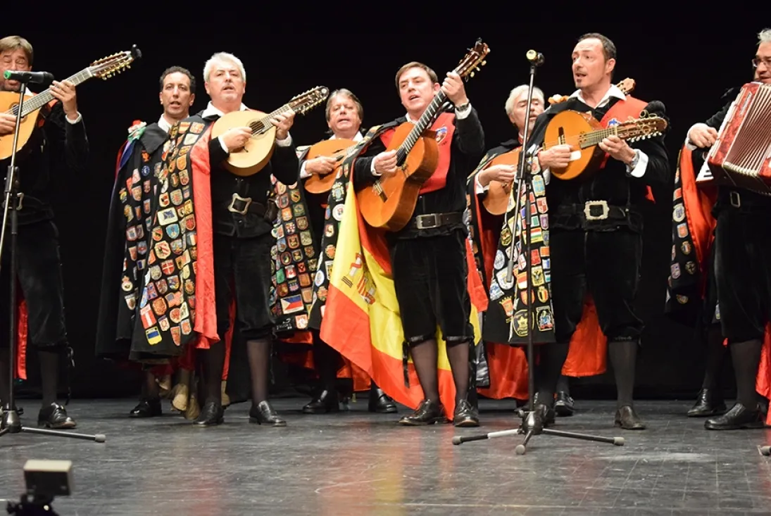 Foto 2 - La tuna de Barcelona triunfa en Soria