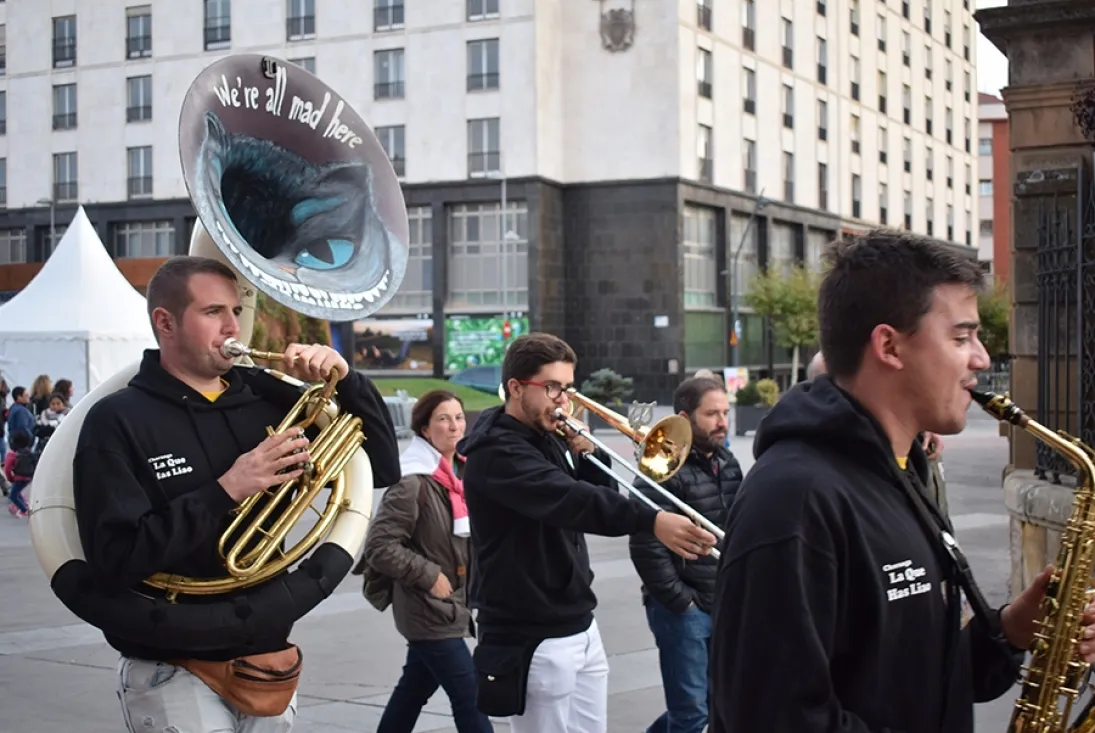 Foto 11 - Las calles sorianas se llenan de m&uacute;sica de charangas