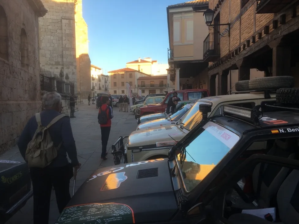 Foto 8 - Los veh&iacute;culos cl&aacute;sicos toman Numancia y El Burgo