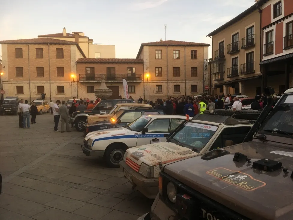 Foto 7 - Los veh&iacute;culos cl&aacute;sicos toman Numancia y El Burgo