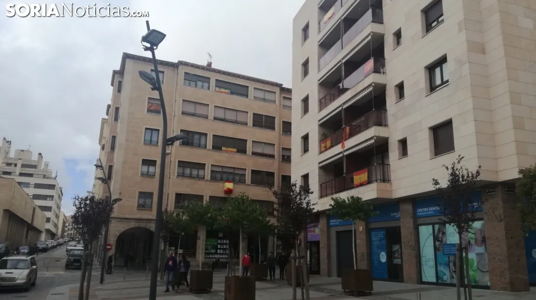 Banderas de España en las fachadas sorainas. SN