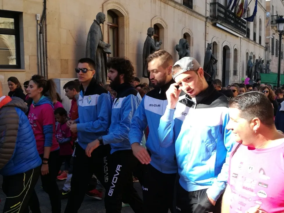 Foto 7 - Fotos: Multitudinaria Marcha contra el C&aacute;ncer en Soria