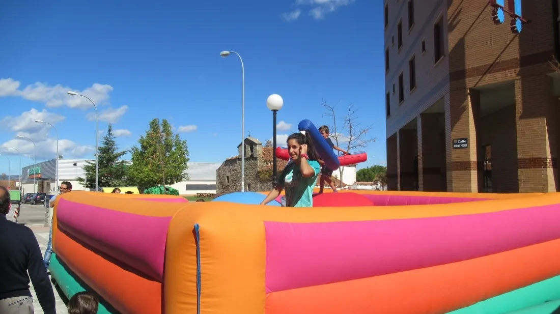 Juegos infantiles en la capital. SGC