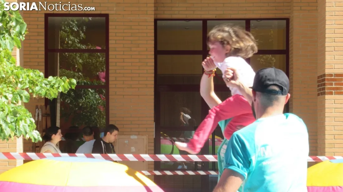 Juegos infantiles en la capital. SGC