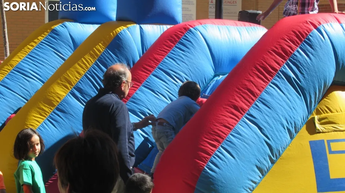 Juegos infantiles en la capital. SGC