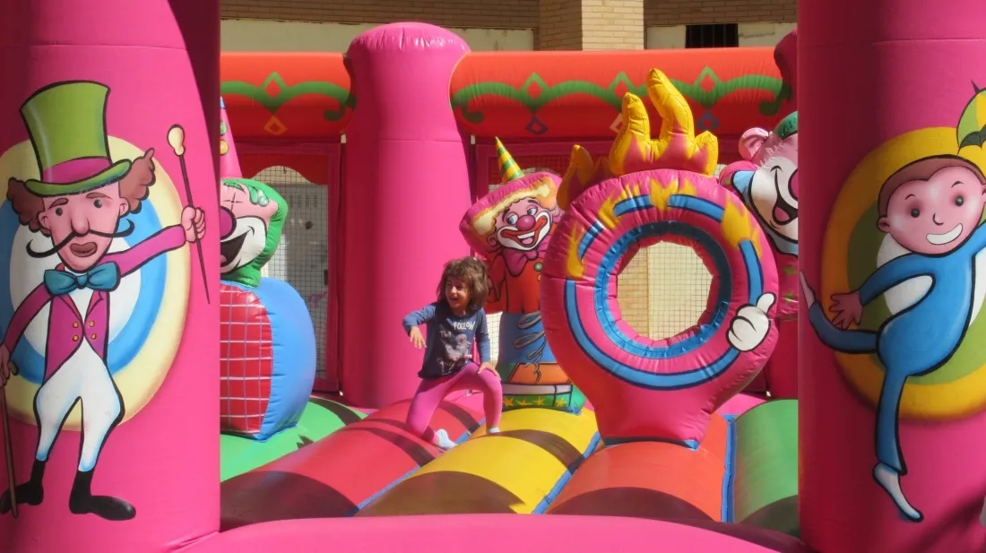 Juegos infantiles en la capital. SGC