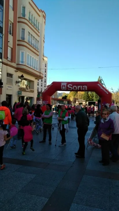 Foto 2 - Fotos: Multitudinaria Marcha contra el C&aacute;ncer en Soria