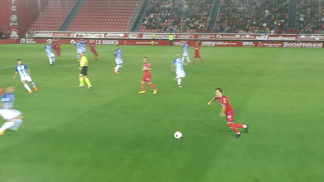 Una de las jugadas del partido. 