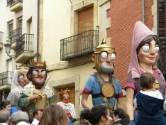 Foto 16 - Los gigantes y cabezudos llenan de color las calles de Soria
