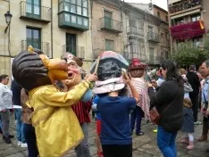 Foto 14 - Los gigantes y cabezudos llenan de color las calles de Soria