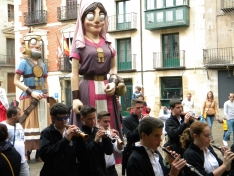Foto 5 - Los gigantes y cabezudos llenan de color las calles de Soria