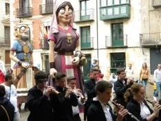 Foto 5 - Los gigantes y cabezudos llenan de color las calles de Soria