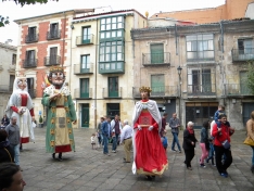 Foto 3 - Los gigantes y cabezudos llenan de color las calles de Soria