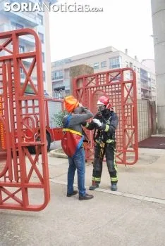 Simulacro de rescate en el parque de bomberos este viernes./SN