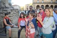 Foto 9 - M&aacute;s de un centenar de personas apoyan a las fuerzas de seguridad del Estado en la plaza Mayor