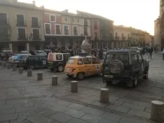 Los coches clásicos en El Burgo