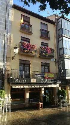Banderas de España en las fachadas sorainas. SN