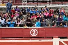 Imagen del ambiente en la plaza de toros este martes./Subdelegación
