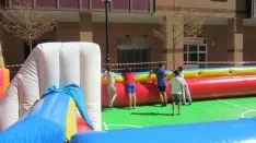 Juegos infantiles en la capital. SGC