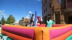 Juegos infantiles en la capital. SGC