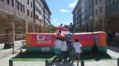Juegos infantiles en la capital. SGC