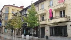 Edificios de la capital, contra el cáncer de mama.