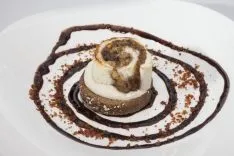 HOSTAL RTE. 	LA POSADA  - Espiral de boletus y rabo de toro al vino Ribera
