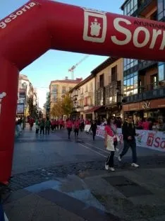 Foto 4 - Fotos: Multitudinaria Marcha contra el C&aacute;ncer en Soria