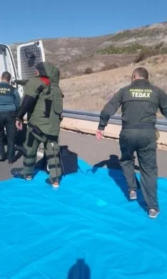 Foto 5 - Cortada la A-15 a la altura de Medinaceli por una falsa amenaza de bomba en un autob&uacute;s