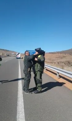 Foto 4 - Cortada la A-15 a la altura de Medinaceli por una falsa amenaza de bomba en un autob&uacute;s