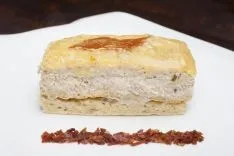 CAFÉ BAR	 +  QUE PAN 	-	Pastel de boletus en texturas
